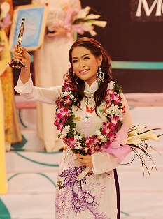 MC Hậu Giang đoạt giải "Duyên dáng truyền hình" 2009