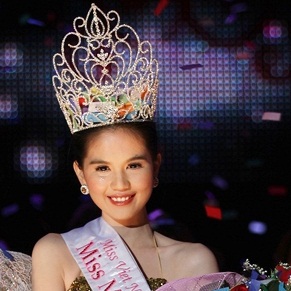 Ngọc Trinh đăng quang Hoa hậu quốc tế VN