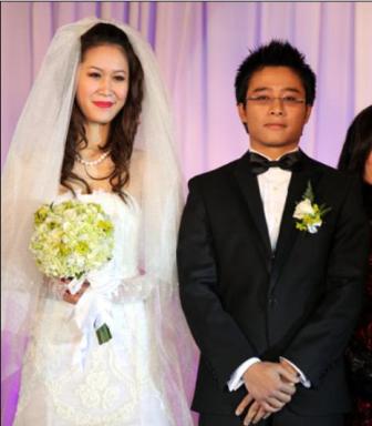 Dương Thùy Linh bật khóc trong lễ cưới